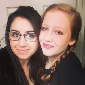 Meet your Posher, Caitlin